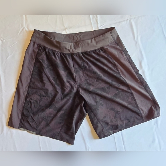 Lululemon Men’s T.H.E Short Gray Camo Shorts size Large 10” inseam - Picture 1 of 7